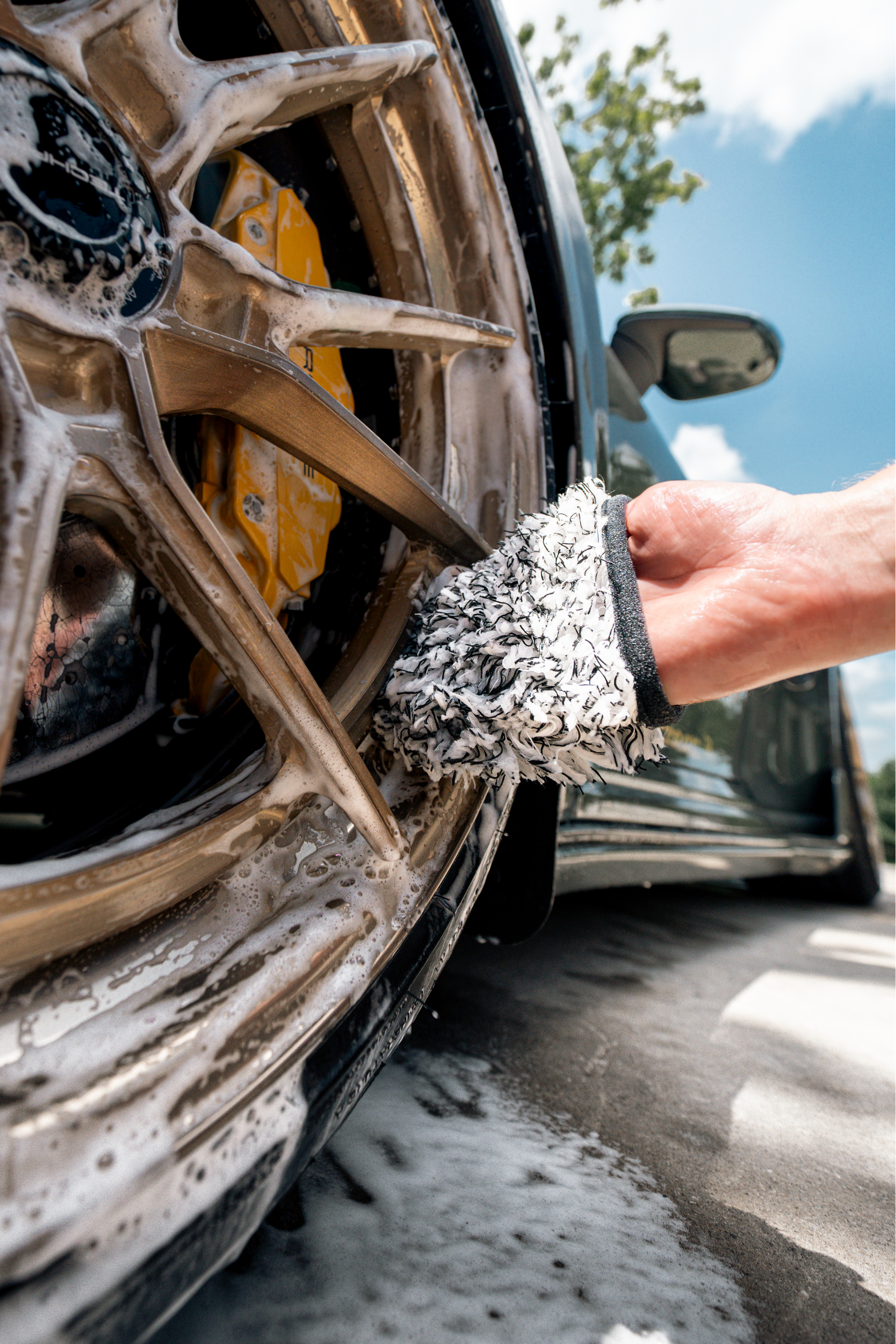 Blackline Car Care BLACKLINE® MICROFIBER WHEEL MITT — alternate view 4